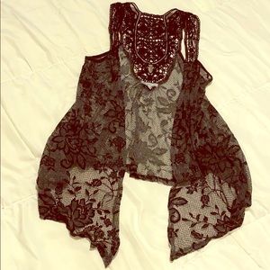 Sleeveless lace cardigan/shawl